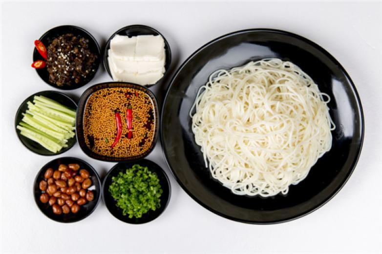 唐师傅云南过桥米线